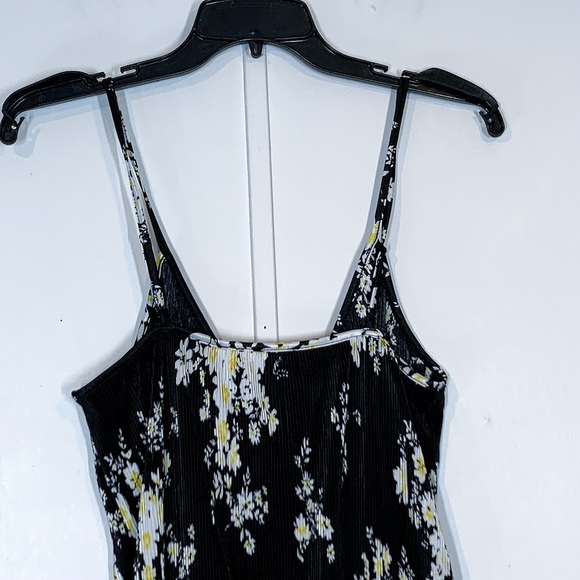 WAYF V-Neck Surplice Ribbed Cami Tank Blouse Bodysuit in Black Daisy Floral - Picture 7 of 12